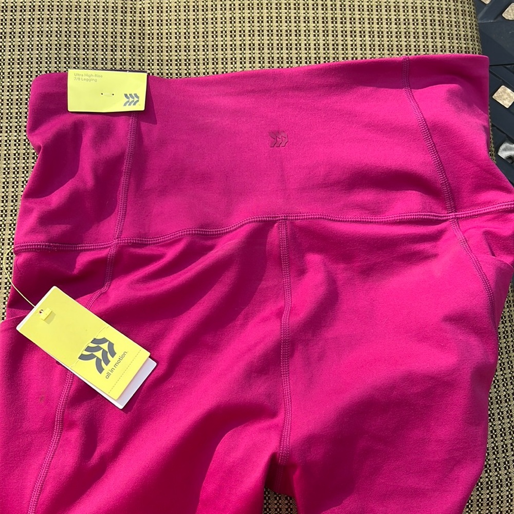 All IN Motion - Ultra high rise leggings with pockets